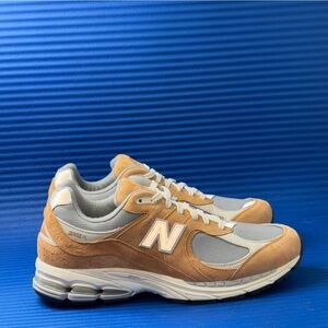 New Balance 2002R